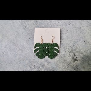 Monstera leaf earrings